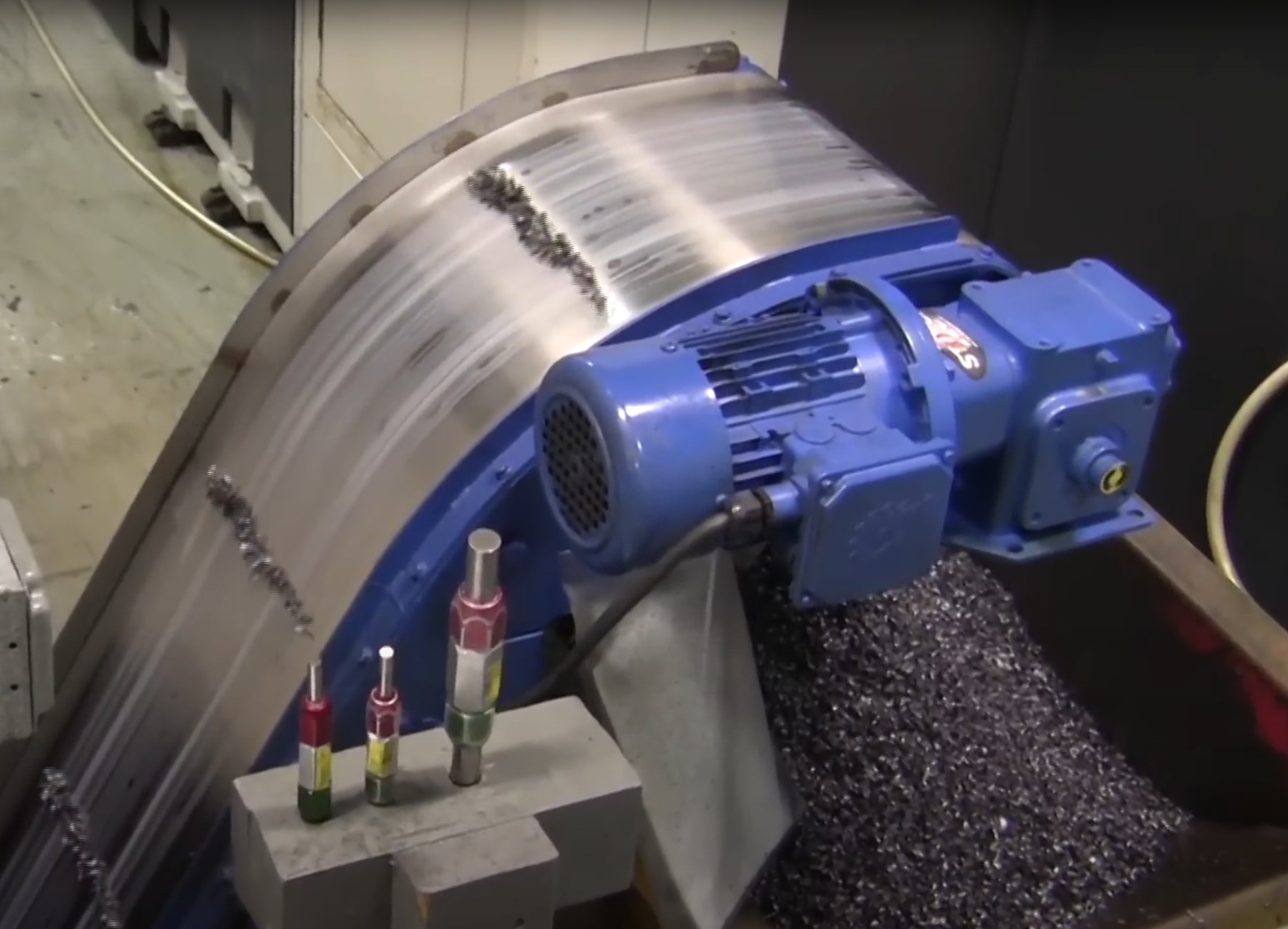 Conveying wet chips
